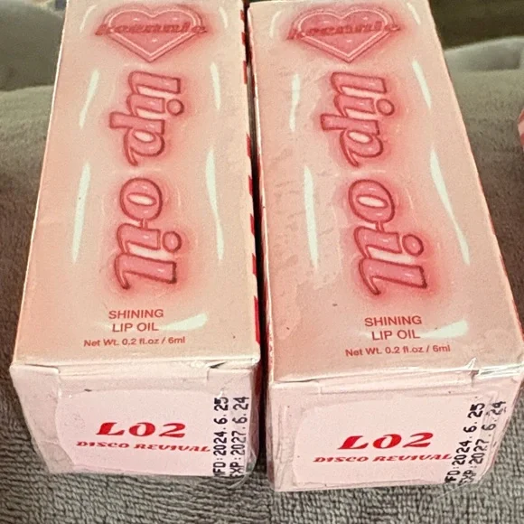 Disco Revival Shimmering Lip Oil 2 Pack! - Picture 1 of 8